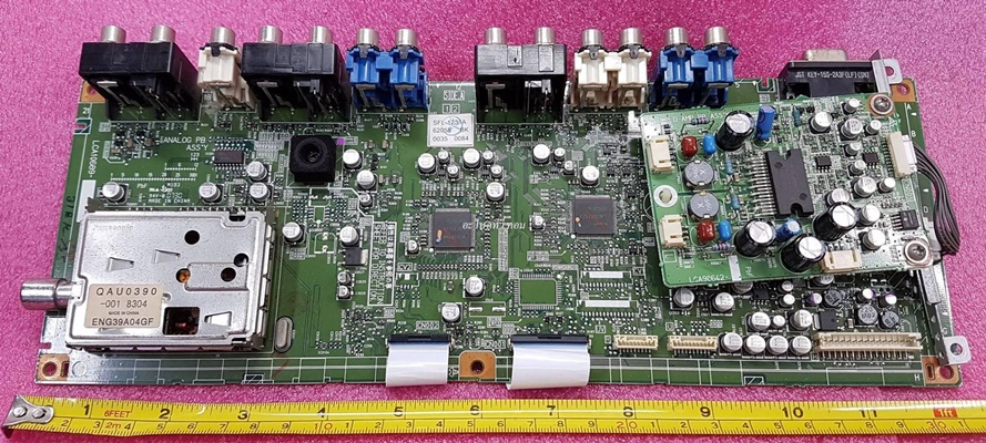 ยี่ห้อ JVC เมนบอร์ด(Main board) รุ่นLT-32FX77   พาร์ทบอร์ดLCA10737   ใช้กับจอ-T315XW02 VF
